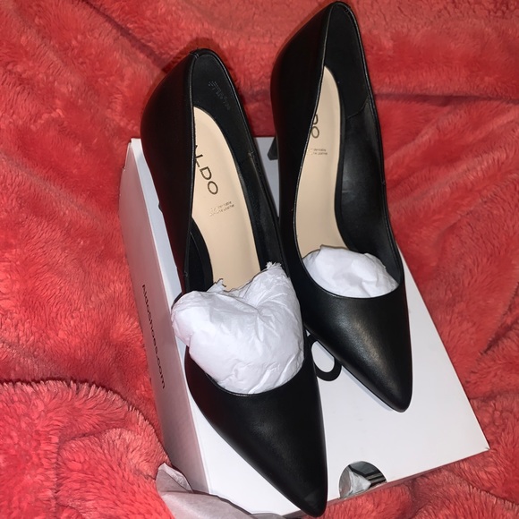 Black pointy toe pump size 8 - Picture 2 of 5